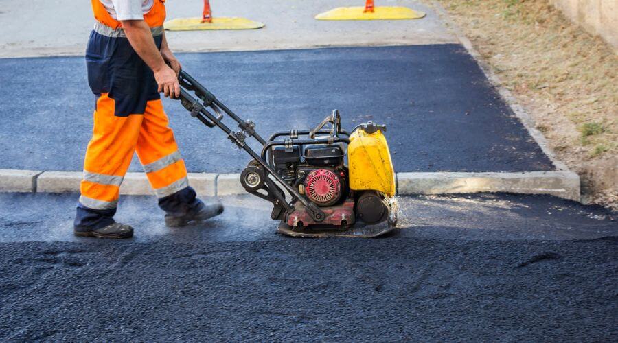 Professional gutter cleaning in Cosmopolis, WA